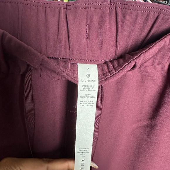 LULULEMON ON THE FLY PANTS SIZE 2 ❌ BLACK CHERRY OR DEEP PLUM SEE PICTURES - Picture 6 of 11